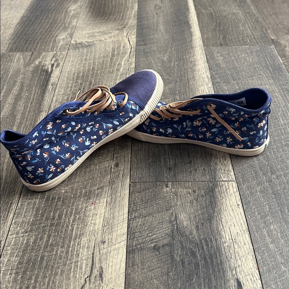 Toms Navy Floral High-Top Sneakers with Tan Laces - Picture 4 of 4